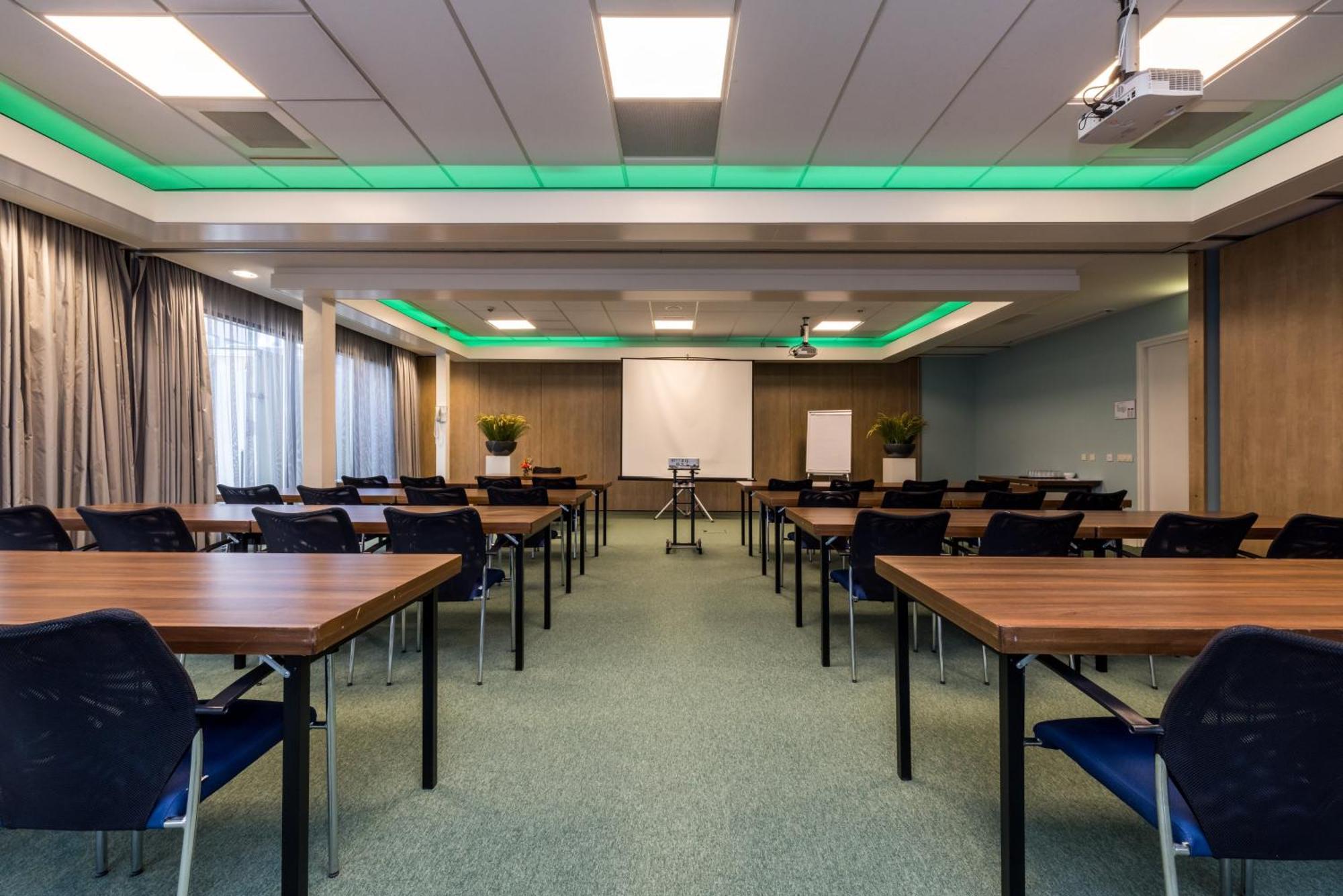 Holiday Inn Eindhoven Centre By Ihg Exterior foto